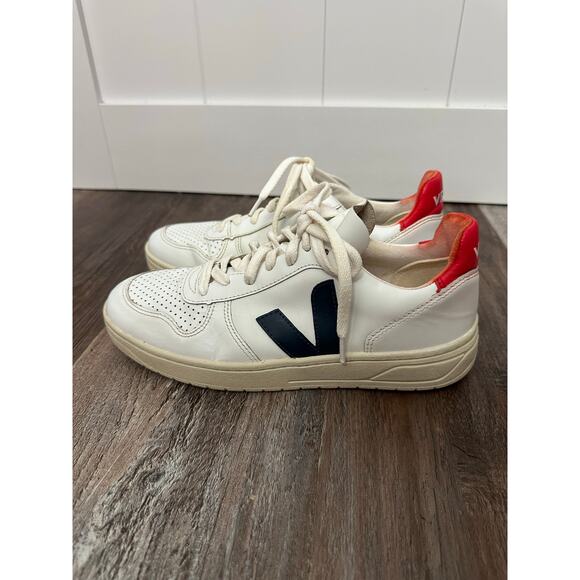 Veja V-10 sneakers in white leather-navy blue logo and red heel tab in size 8 - Picture 1 of 13